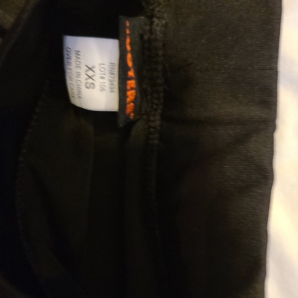 Hooters uniform xs top and xxs shorts - Picture 9 of 10